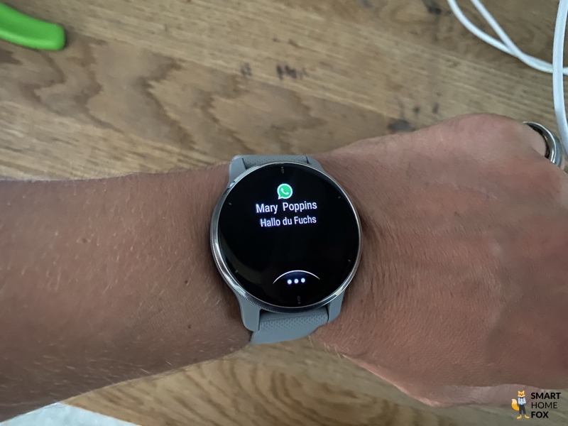 Вы можете видеть функцию уведомлений на Garmin Venu 2 Plus.